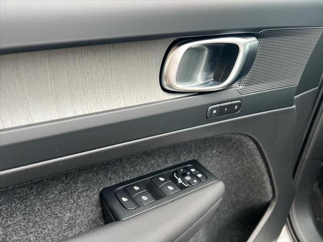 2026 Volvo XC40 Plus, B5 AWD Gas (mild hybrid), Dark