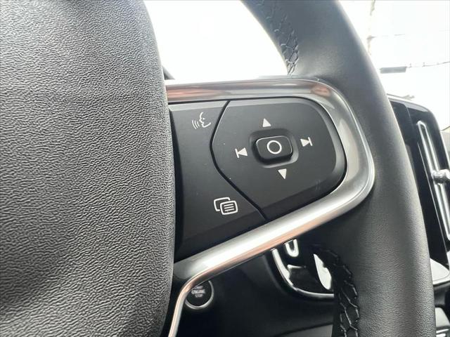 2026 Volvo XC40 Plus, B5 AWD Gas (mild hybrid), Dark