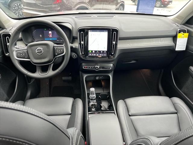 2026 Volvo XC40 Plus, B5 AWD Gas (mild hybrid), Dark