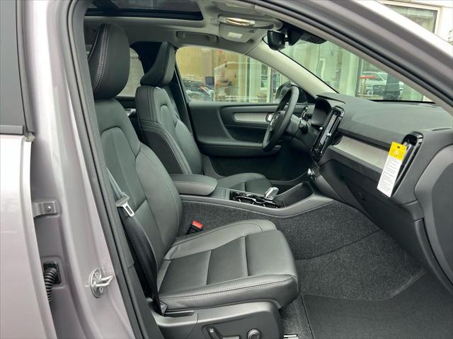 2026 Volvo XC40 Plus, B5 AWD Gas (mild hybrid), Dark