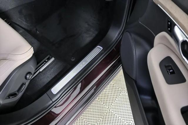 2026 Volvo XC90 Plus, B6 AWD Gas (mild hybrid), Gasoline, Bright, 6 Seats