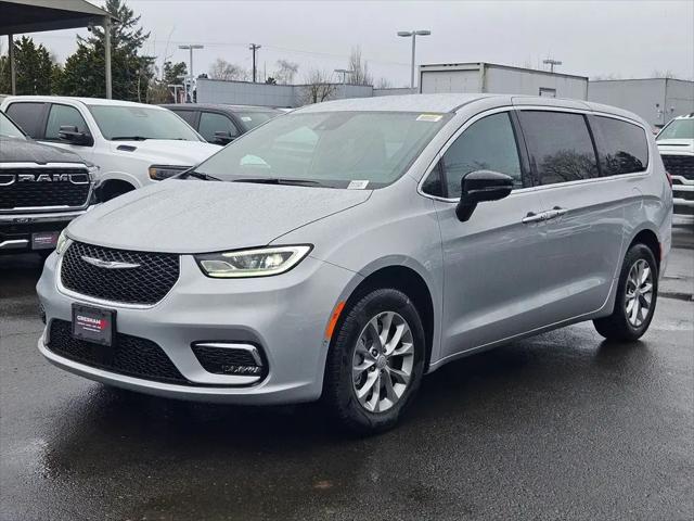 2026 Chrysler Pacifica Select AWD