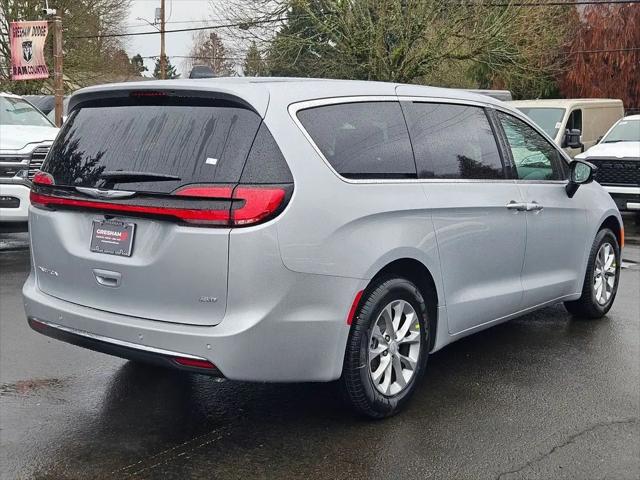 2026 Chrysler Pacifica Select AWD