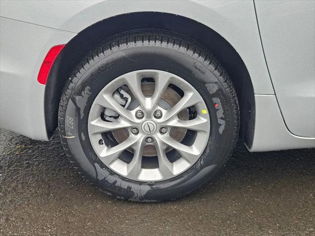 2026 Chrysler Pacifica Select AWD