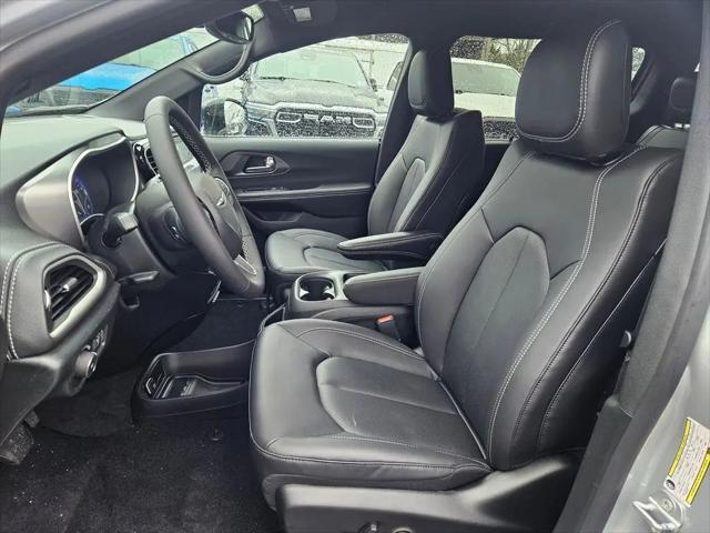 2026 Chrysler Pacifica Select AWD
