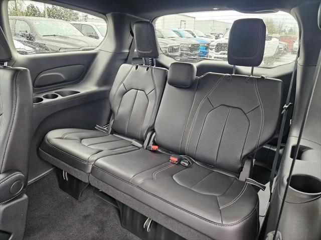 2026 Chrysler Pacifica Select AWD