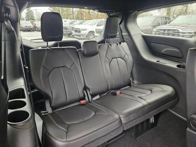 2026 Chrysler Pacifica Select AWD