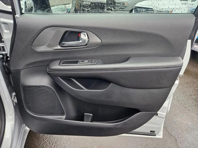 2026 Chrysler Pacifica Select AWD