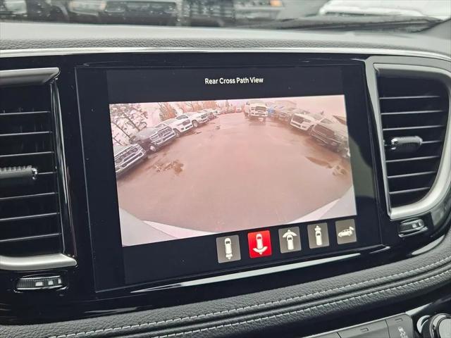 2026 Chrysler Pacifica Select AWD