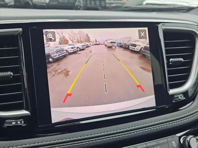 2026 Chrysler Pacifica Select AWD