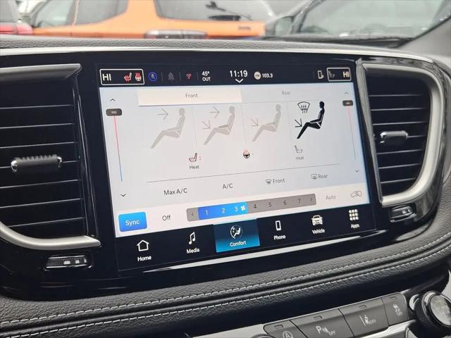 2026 Chrysler Pacifica Select AWD