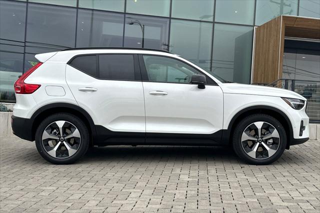 2026 Volvo XC40 Plus, B5 AWD Gas (mild hybrid), Dark