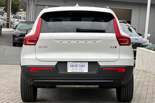 2026 Volvo XC40 Plus, B5 AWD Gas (mild hybrid), Dark