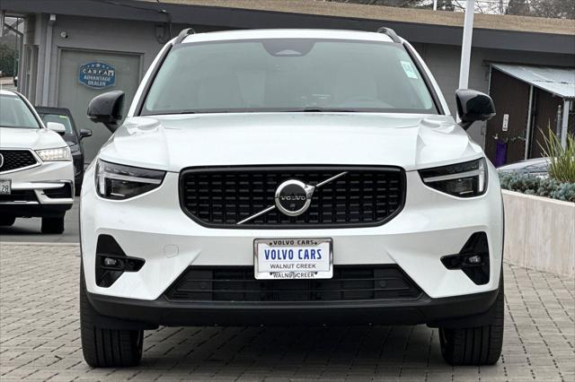 2026 Volvo XC40 Plus, B5 AWD Gas (mild hybrid), Dark
