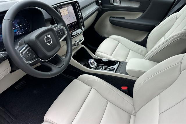 2026 Volvo XC40 Plus, B5 AWD Gas (mild hybrid), Dark