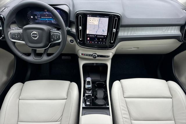 2026 Volvo XC40 Plus, B5 AWD Gas (mild hybrid), Dark