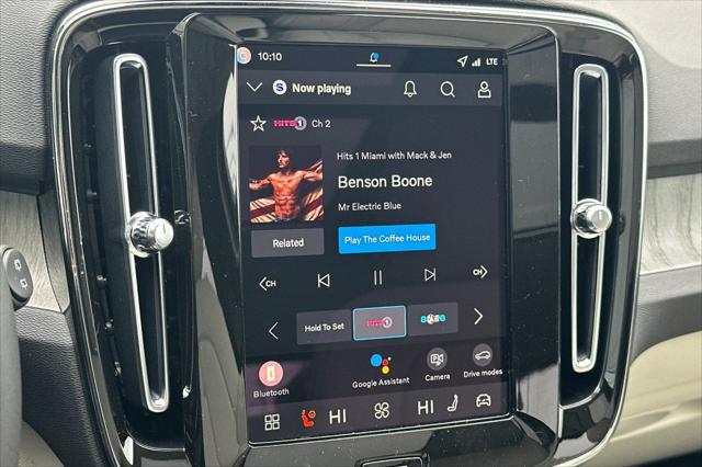 2026 Volvo XC40 Plus, B5 AWD Gas (mild hybrid), Dark