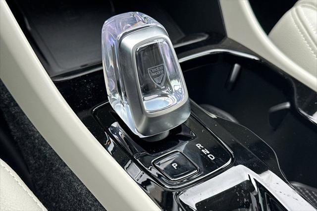 2026 Volvo XC40 Plus, B5 AWD Gas (mild hybrid), Dark