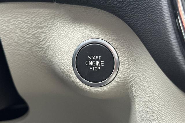 2026 Volvo XC40 Plus, B5 AWD Gas (mild hybrid), Dark
