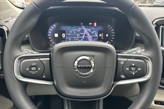 2026 Volvo XC40 Plus, B5 AWD Gas (mild hybrid), Dark