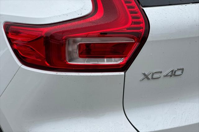 2026 Volvo XC40 Plus, B5 AWD Gas (mild hybrid), Dark