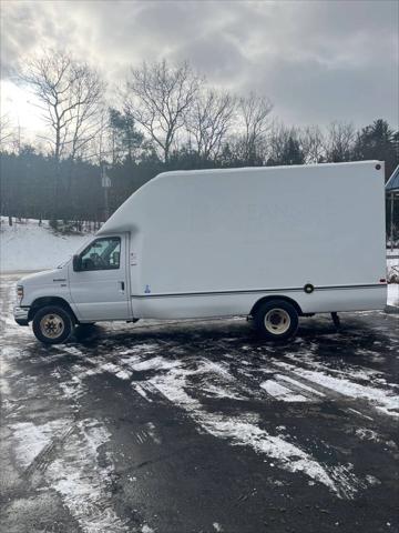 2018 Ford E-350 Cutaway Cutaway Van 2D