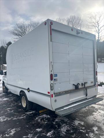 2018 Ford E-350 Cutaway Cutaway Van 2D
