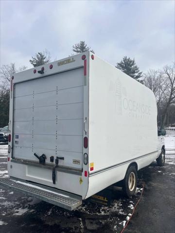 2018 Ford E-350 Cutaway Cutaway Van 2D