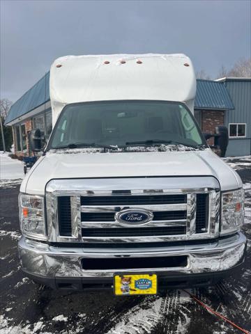 2018 Ford E-350 Cutaway Cutaway Van 2D