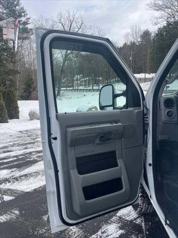 2018 Ford E-350 Cutaway Cutaway Van 2D