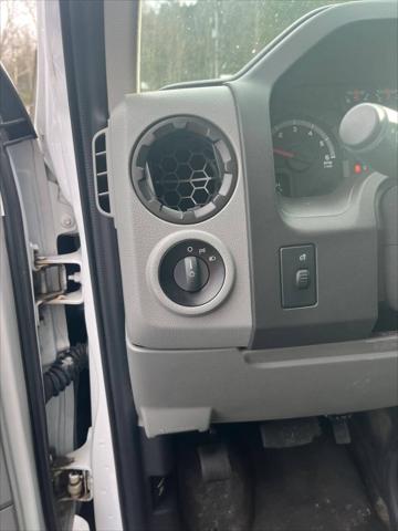 2018 Ford E-350 Cutaway Cutaway Van 2D