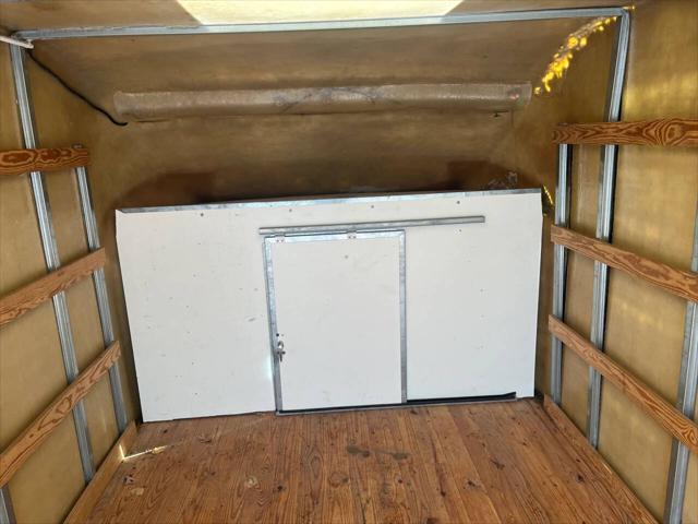 2018 Ford E-350 Cutaway Cutaway Van 2D
