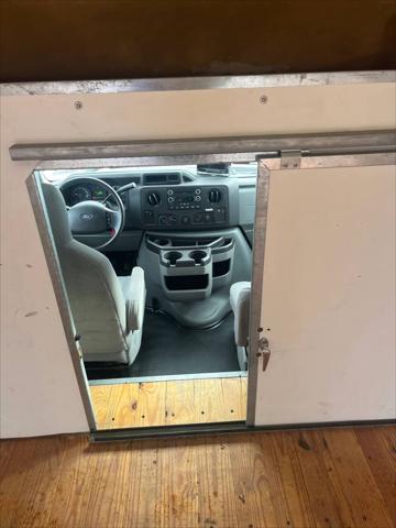 2018 Ford E-350 Cutaway Cutaway Van 2D
