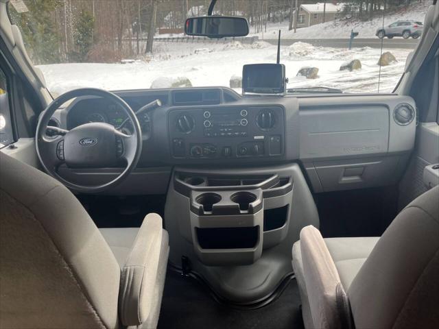 2018 Ford E-350 Cutaway Cutaway Van 2D