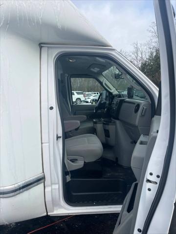 2018 Ford E-350 Cutaway Cutaway Van 2D