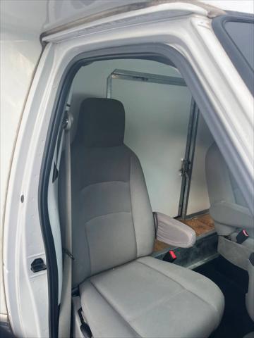 2018 Ford E-350 Cutaway Cutaway Van 2D