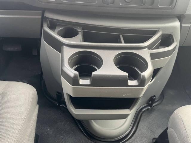 2018 Ford E-350 Cutaway Cutaway Van 2D