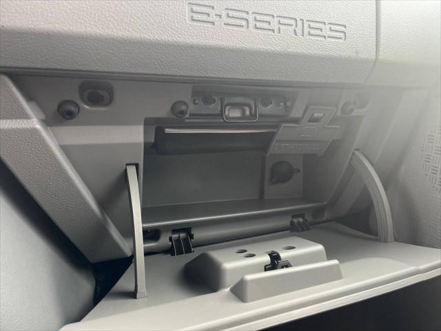 2018 Ford E-350 Cutaway Cutaway Van 2D