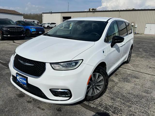 2024 Chrysler Pacifica Hybrid Select for sale in Monticello, IN