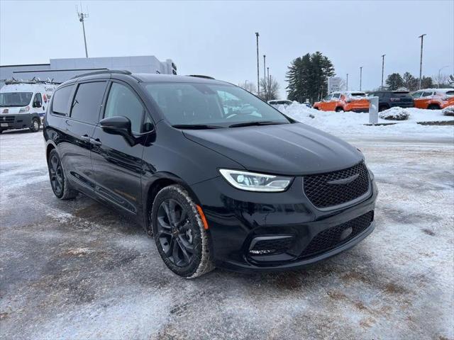 2024 Chrysler Pacifica Touring L for sale in Merrill, WI
