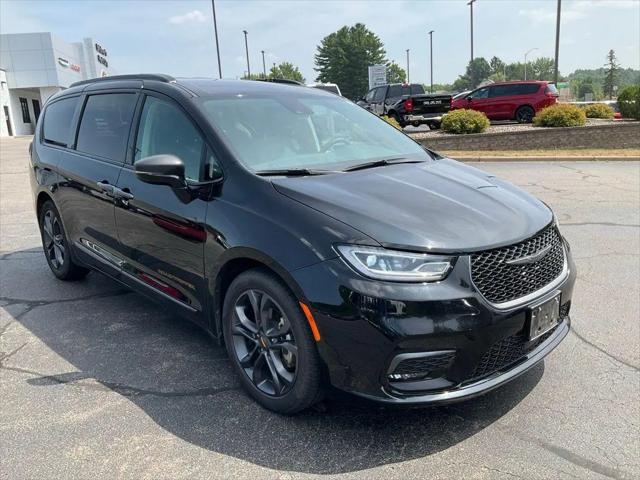 2024 Chrysler Pacifica Touring L for sale in Merrill, WI