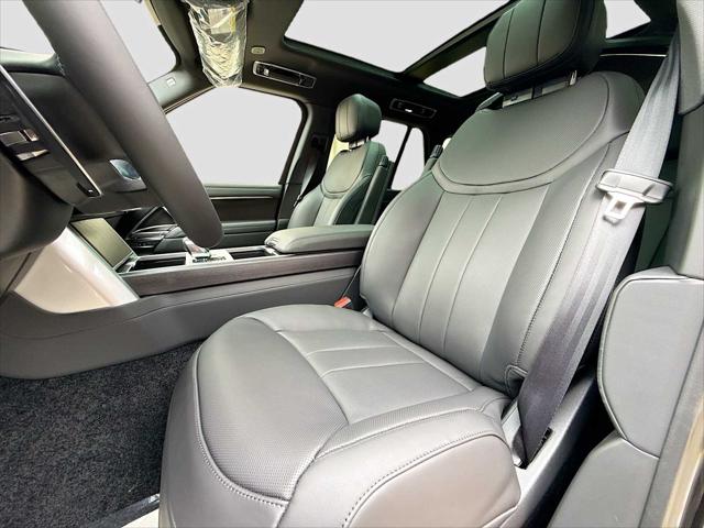 2026 Land Rover Range Rover P530 SE