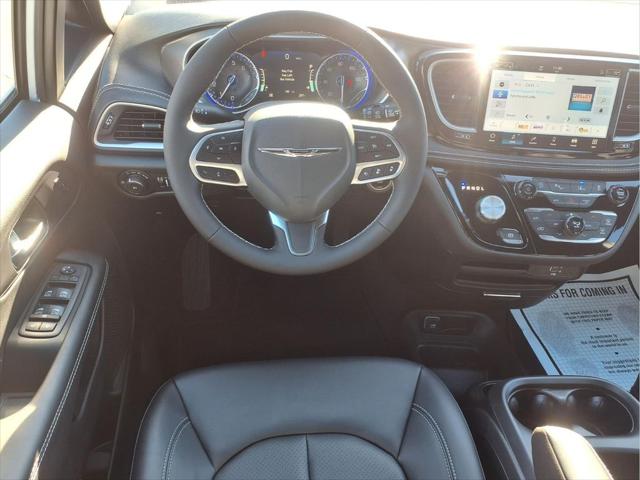 2025 Chrysler Pacifica PACIFICA SELECT