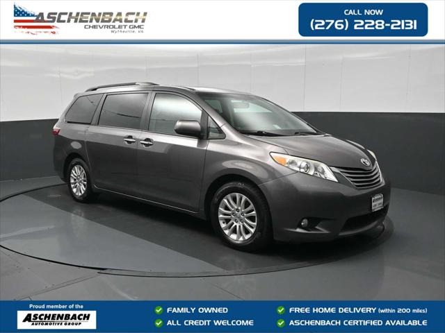 2015 Toyota Sienna XLE 8 Passenger