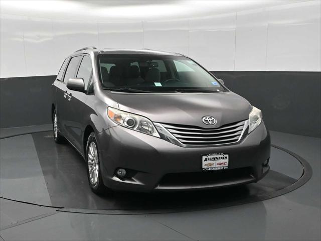 2015 Toyota Sienna XLE 8 Passenger
