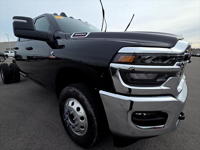 2026 RAM Ram 3500 Chassis Cab RAM 3500 TRADESMAN CREW CAB CHASSIS 4X4 60 CA