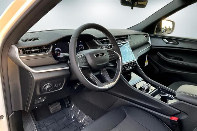 2025 Jeep Grand Cherokee GRAND CHEROKEE L LAREDO X 4X4