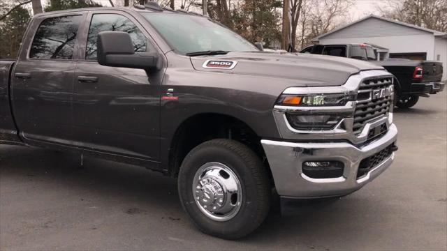 2026 RAM Ram 3500 RAM 3500 TRADESMAN CREW CAB 4X4 8 BOX