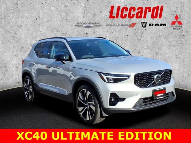 2024 Volvo XC40 B5 Ultimate Dark Theme