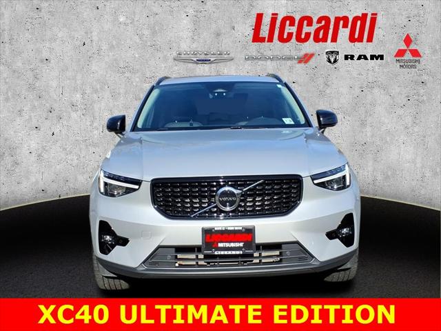 2024 Volvo XC40 B5 Ultimate Dark Theme